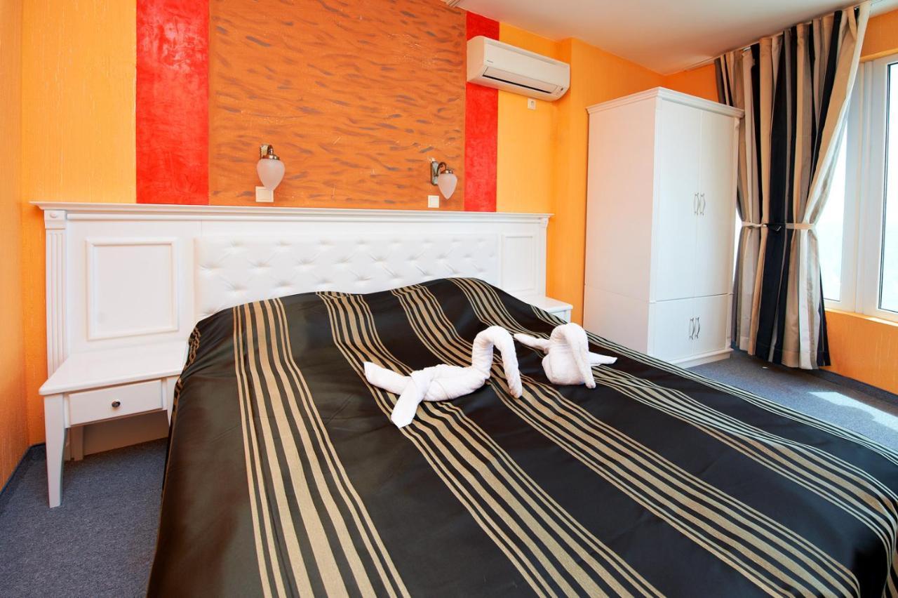 Family Hotel Paros Pomorie Ngoại thất bức ảnh