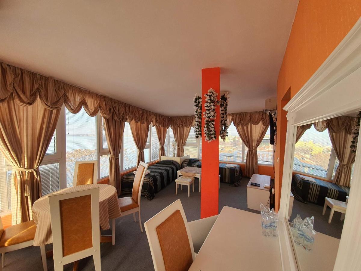 Family Hotel Paros Pomorie Ngoại thất bức ảnh