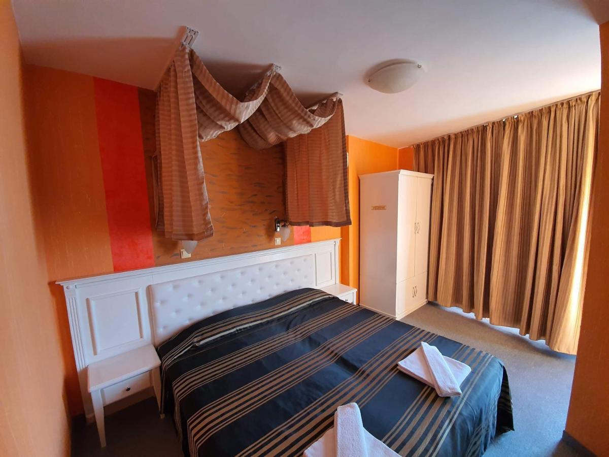 Family Hotel Paros Pomorie Ngoại thất bức ảnh