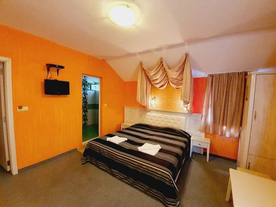 Family Hotel Paros Pomorie Ngoại thất bức ảnh