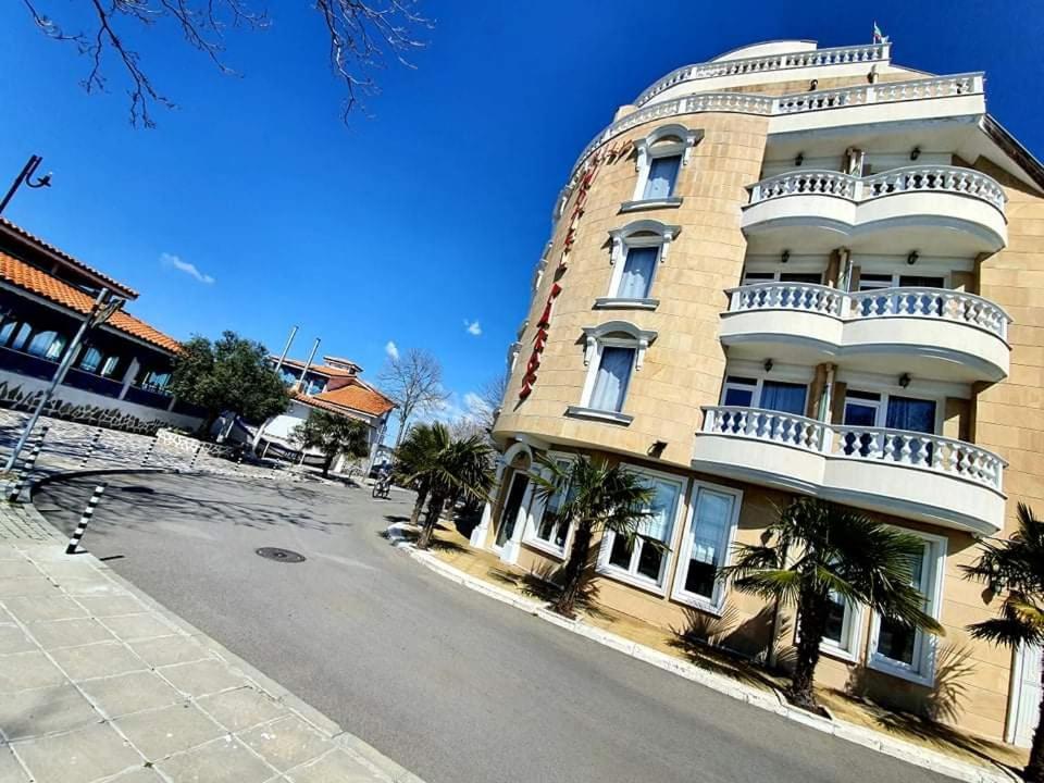Family Hotel Paros Pomorie Ngoại thất bức ảnh