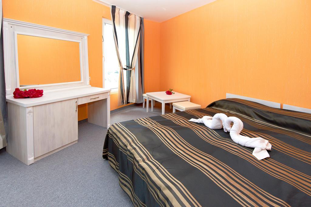 Family Hotel Paros Pomorie Phòng bức ảnh