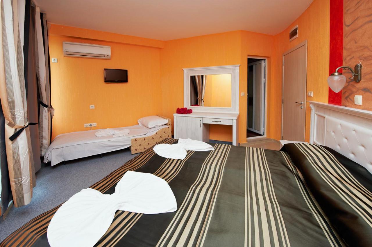 Family Hotel Paros Pomorie Ngoại thất bức ảnh