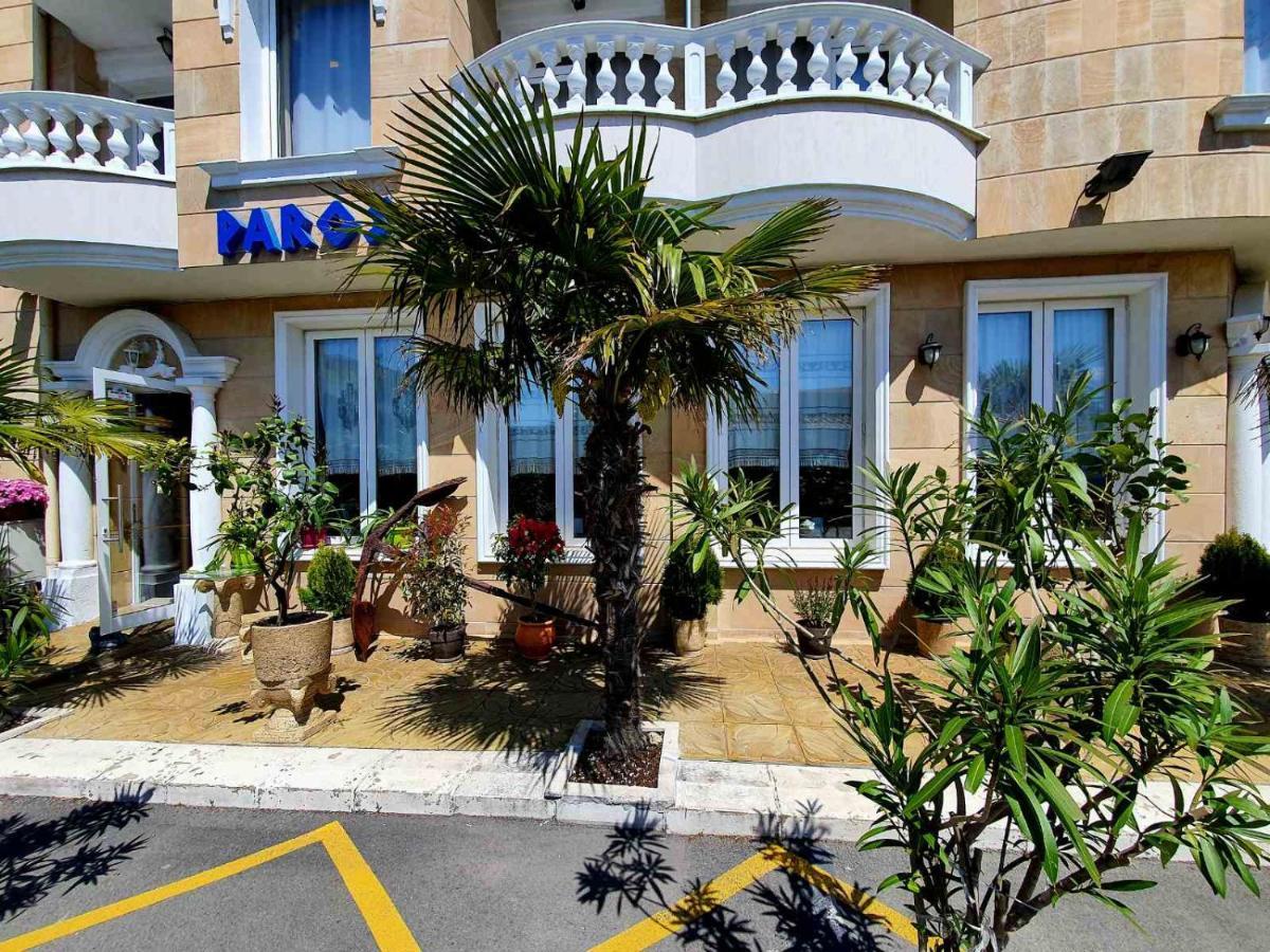 Family Hotel Paros Pomorie Ngoại thất bức ảnh