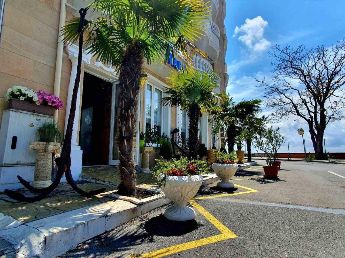 Family Hotel Paros Pomorie Ngoại thất bức ảnh