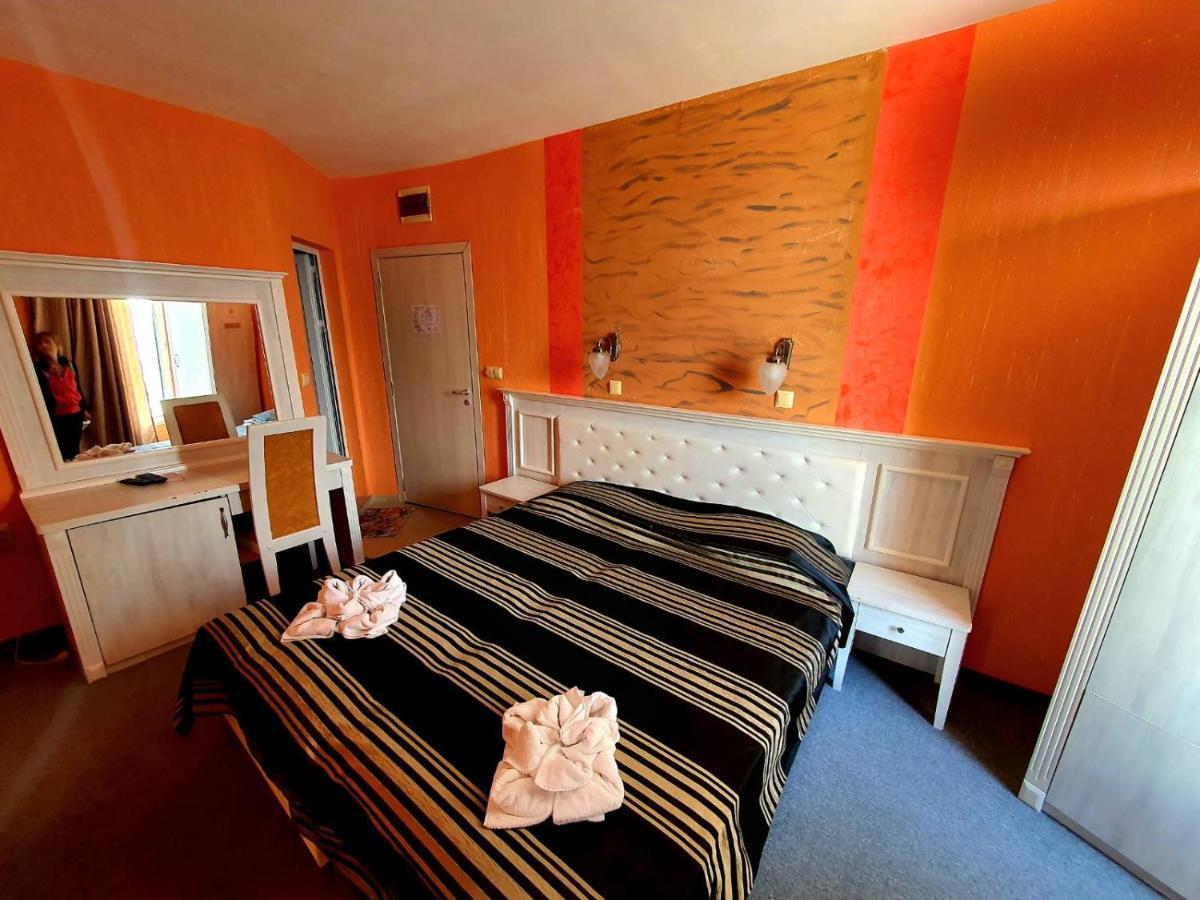 Family Hotel Paros Pomorie Ngoại thất bức ảnh
